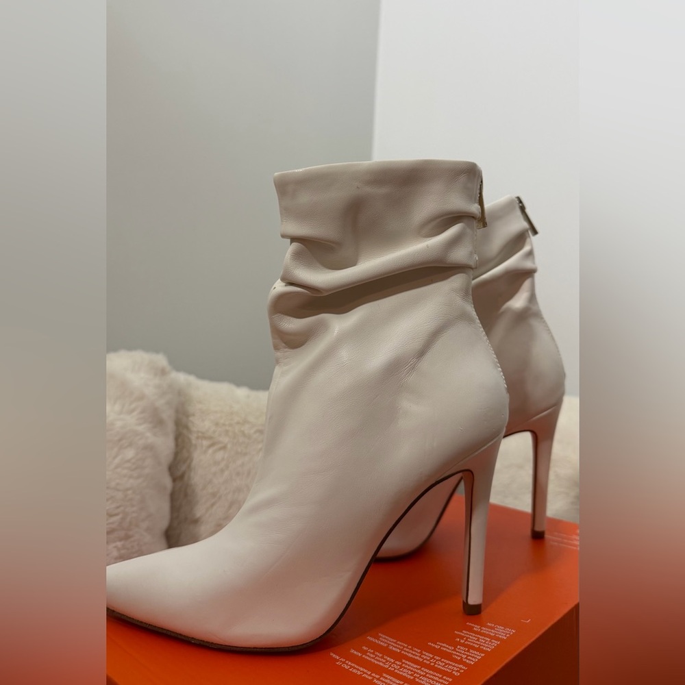 FINAL SALE 🚨- Elegant White Heeled Boots